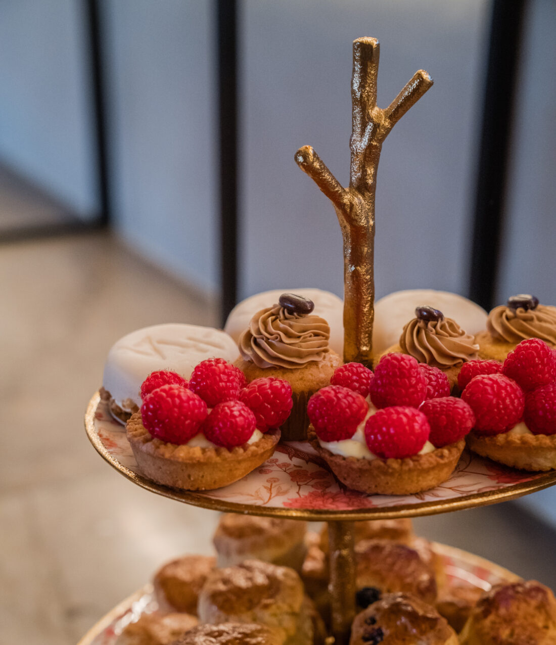 In our fully equipped kitchen, we make tasty and healthy meals ourselves.